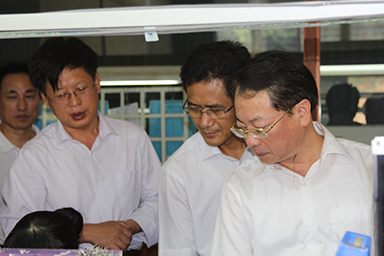 福建省紀(jì)委副書記、監(jiān)察廳廳長陳善光一行視察虹潤公司