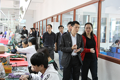 福建省委統(tǒng)戰(zhàn)部副部長、省工商聯(lián)黨組書記王玲視察虹潤公司